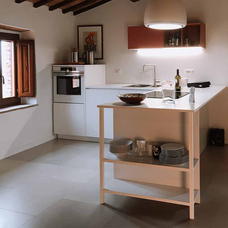 CUCINA AD ANGOLO CON PENISOLA SORANO